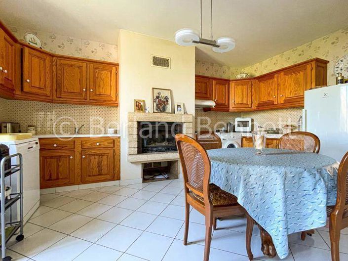 Image No.8-4 Bed House for sale