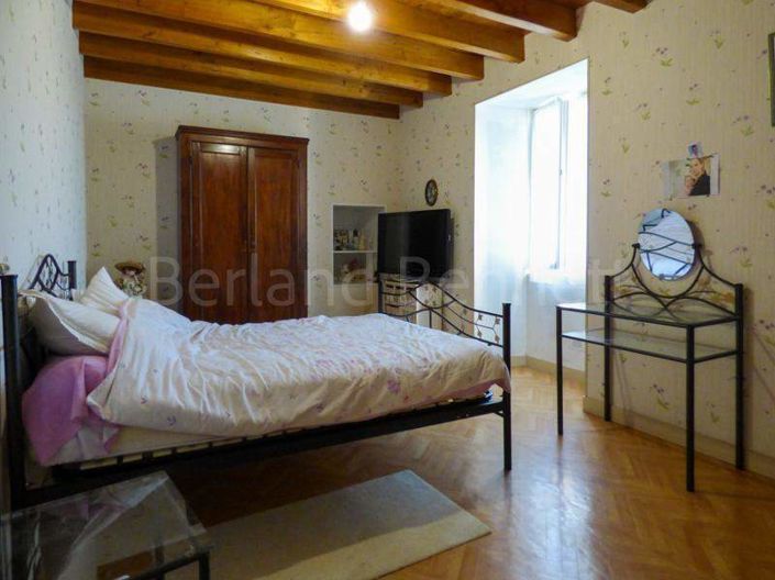 Image No.10-3 Bed House for sale