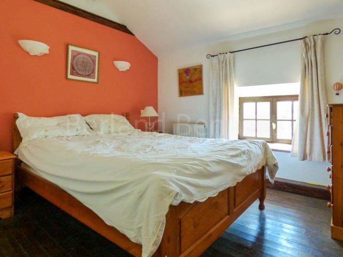 Image No.10-3 Bed House for sale