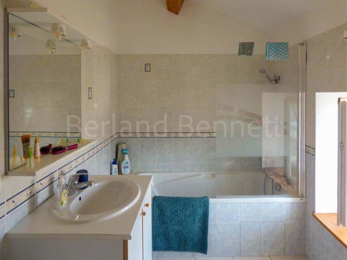 Image No.17-4 Bed House for sale