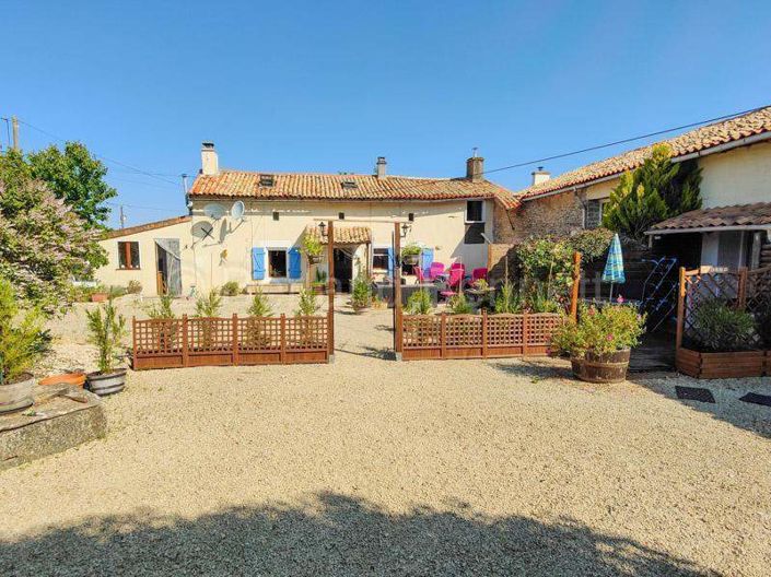 Image No.1-4 Bed House for sale