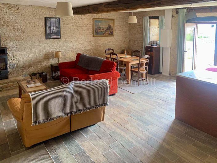 Image No.24-8 Bed House for sale