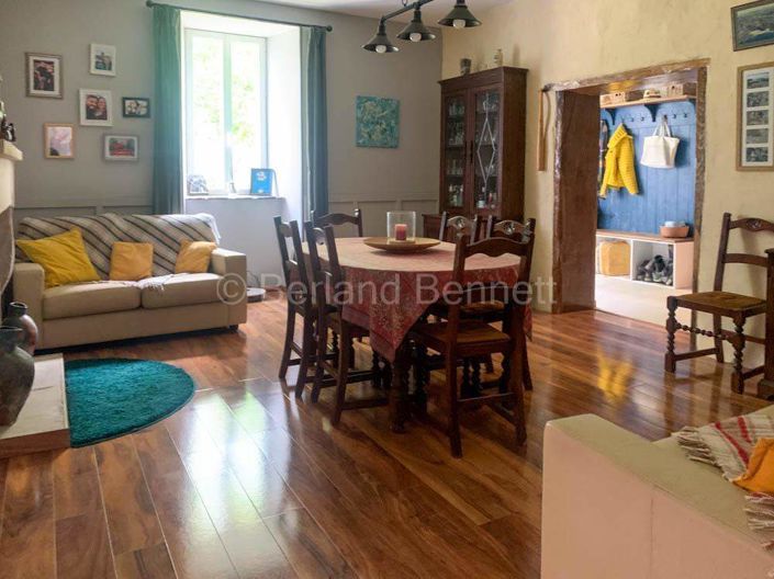 Image No.6-8 Bed House for sale