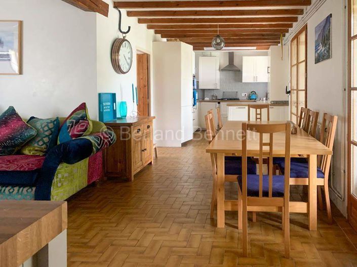 Image No.10-3 Bed House for sale