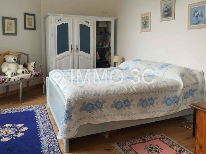 Image No.8-5 Bed House for sale