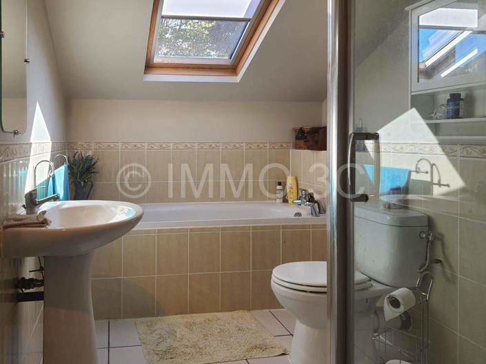 Image No.11-2 Bed House for sale