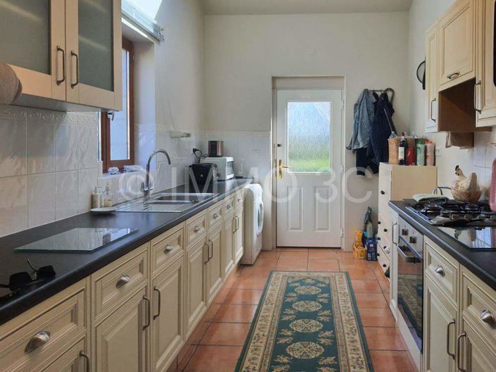 Image No.5-2 Bed House for sale