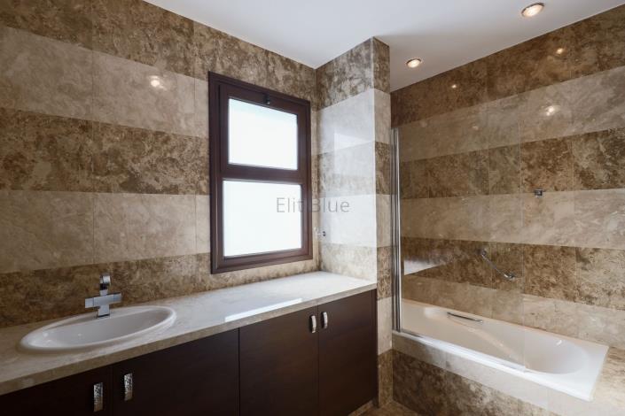 Image No.47-4 Bed Villa / Detached for sale