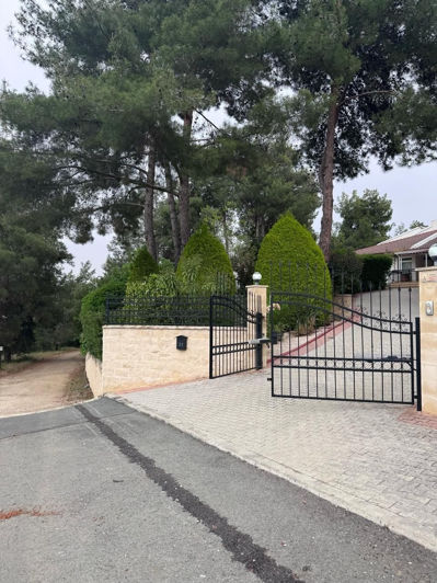 Image No.1-4 Bed House for sale