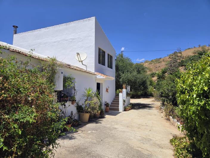 Image No.1-3 Bed Country House for sale