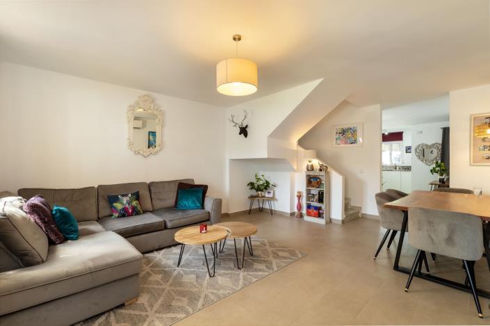 Image No.2-4 Bed Townhouse for sale