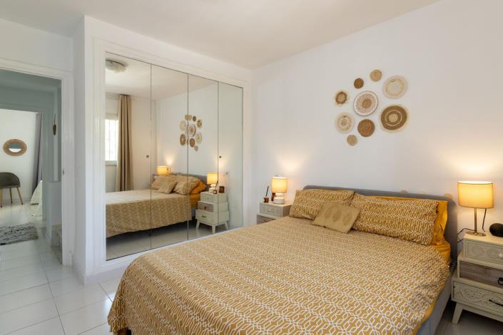 Image No.12-4 Bed Townhouse for sale