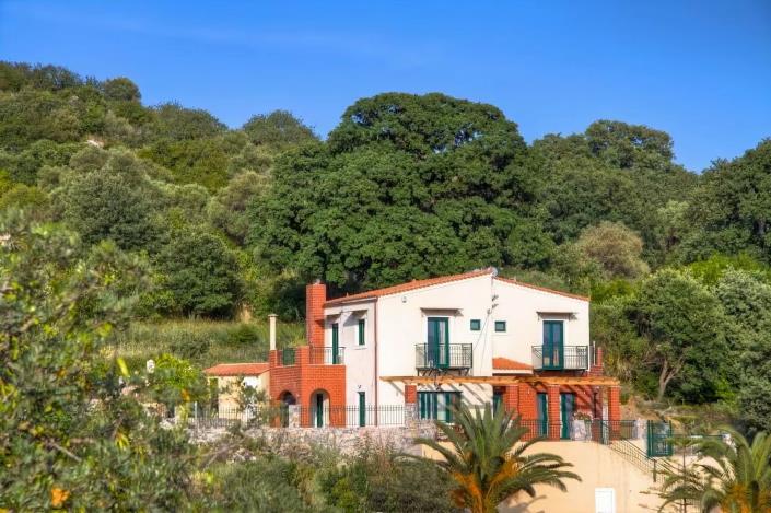 Image No.2-4 Bed Villa for sale