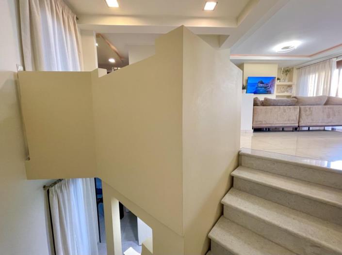 Image No.15-3 Bed Maisonette for sale