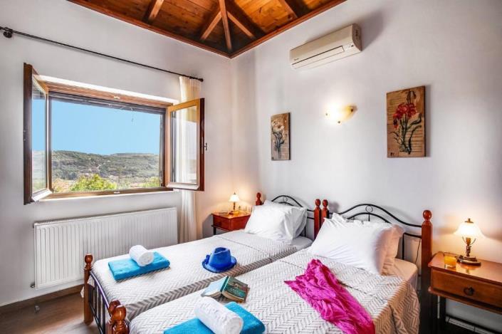 Image No.2-4 Bed Villa for sale