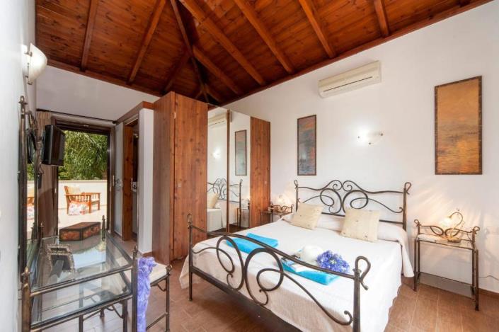 Image No.8-4 Bed Villa for sale