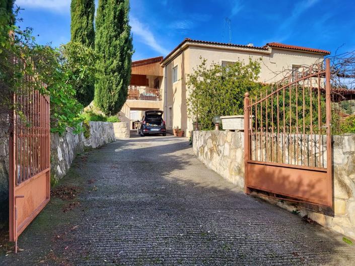 Image No.5-6 Bed House for sale