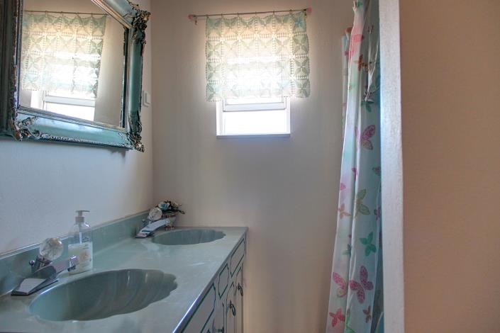 Image No.17-6 Bed House for sale