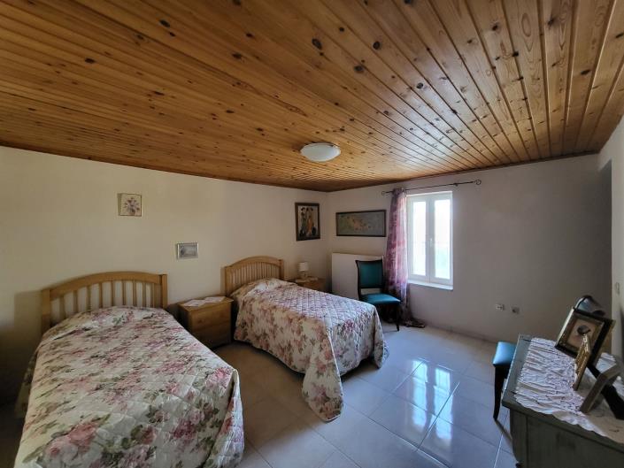 Image No.41-6 Bed House for sale