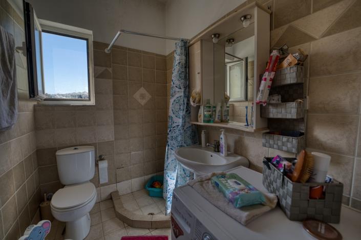 Image No.40-4 Bed Maisonette for sale