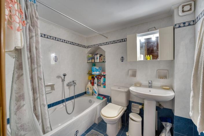 Image No.18-2 Bed House for sale