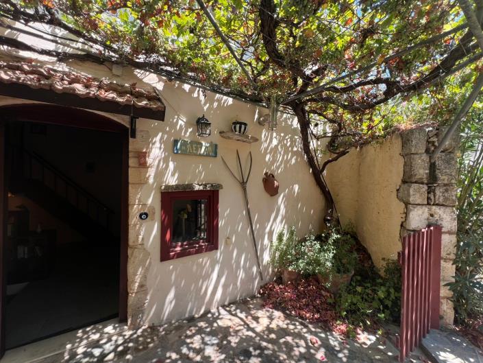 Image No.5-2 Bed House for sale