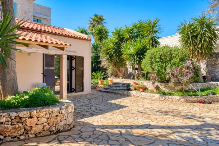 Image No.23-2 Bed House for sale