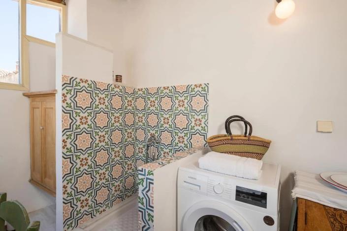 Image No.12-2 Bed House for sale