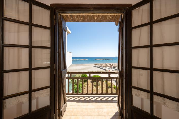 Image No.19-4 Bed House for sale