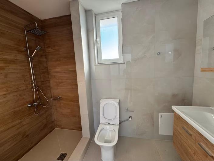 Image No.20-3 Bed House for sale