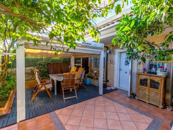 Image No.1-3 Bed House for sale