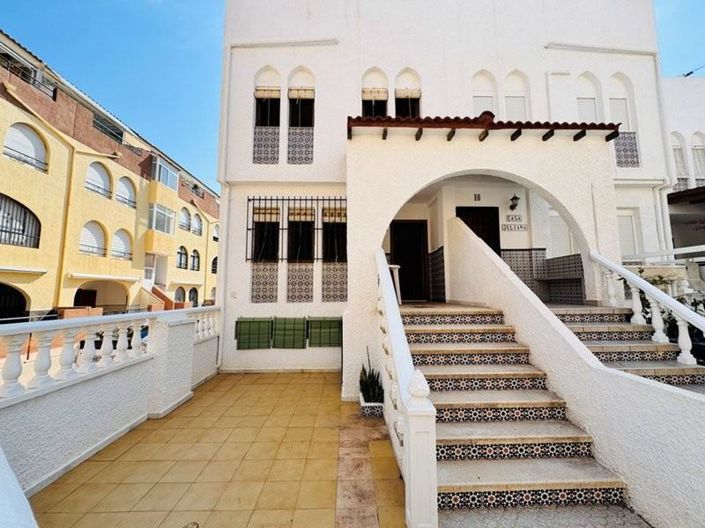 Image No.1-3 Bed House for sale