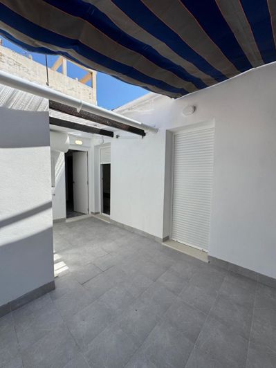 Image No.1-5 Bed House for sale