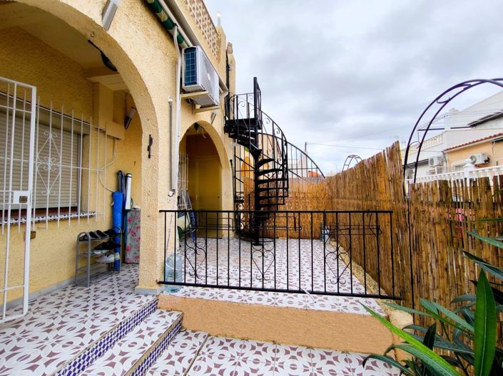 Image No.1-2 Bed House for sale