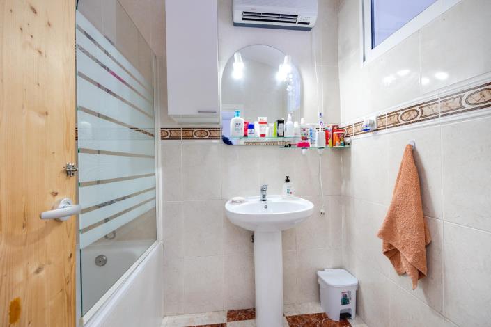 Image No.20-2 Bed Bungalow for sale