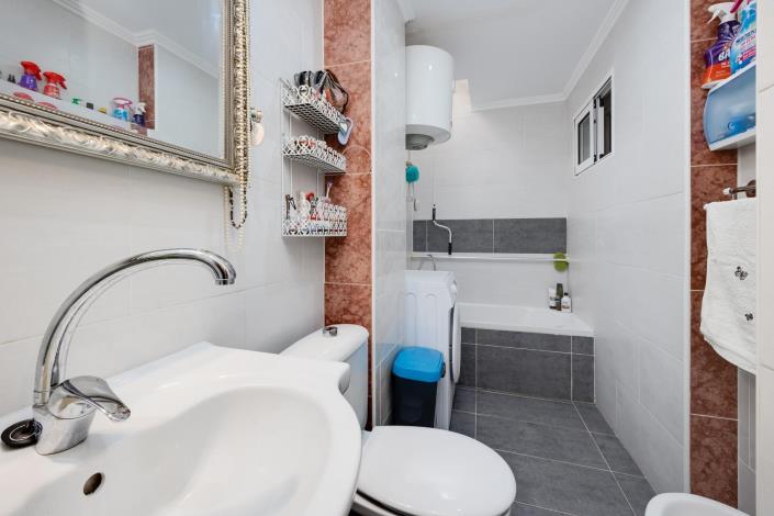 Image No.25-2 Bed Bungalow for sale