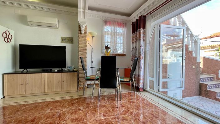 Image No.11-2 Bed Property for sale