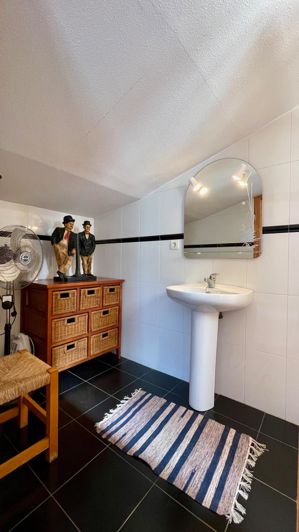 Image No.20-2 Bed Property for sale