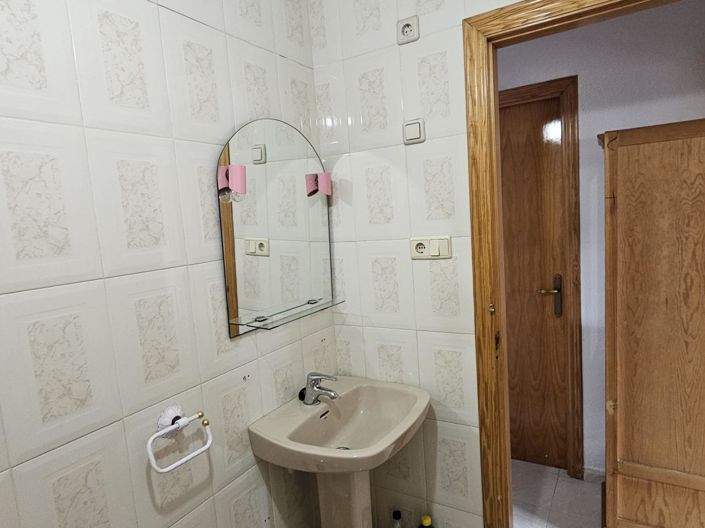 Image No.42-3 Bed House for sale