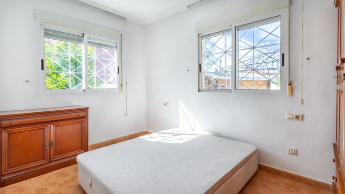 Image No.10-2 Bed Villa for sale