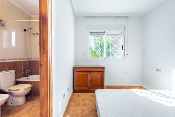 Image No.9-2 Bed Villa for sale