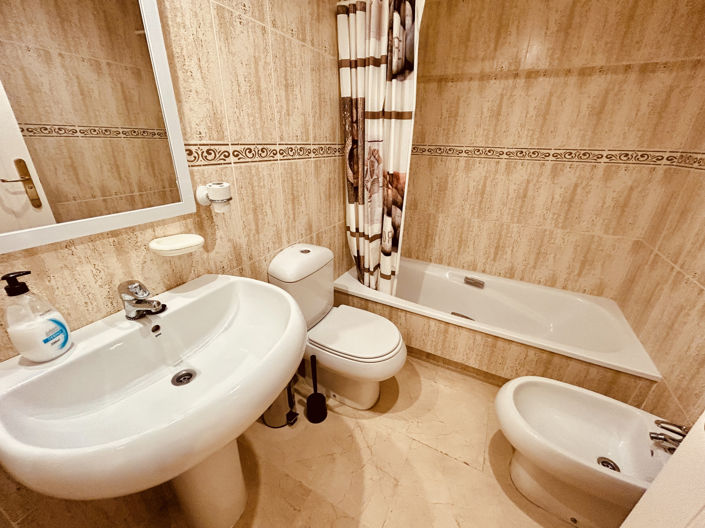 Image No.13-3 Bed Property for sale