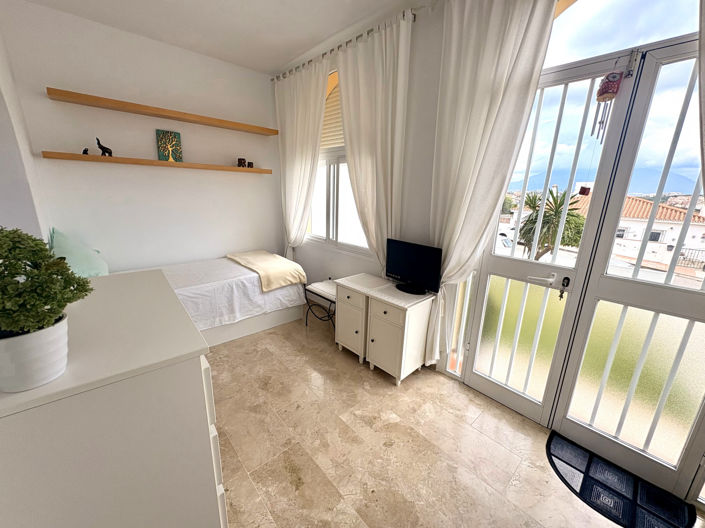 Image No.10-1 Bed Property for sale