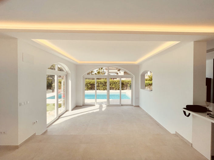 Image No.4-4 Bed Villa for sale