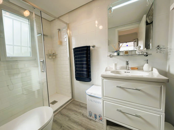 Image No.12-2 Bed Property for sale