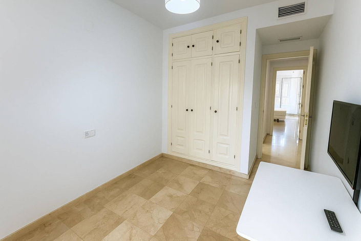 Image No.10-2 Bed Property for sale