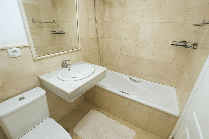 Image No.11-2 Bed Property for sale