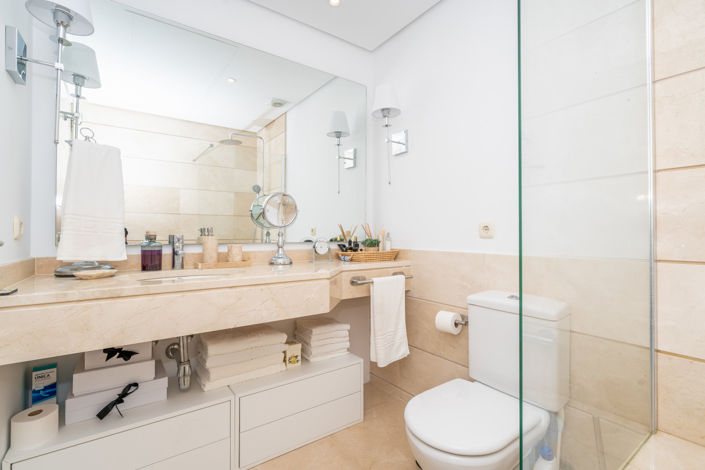 Image No.19-3 Bed Property for sale