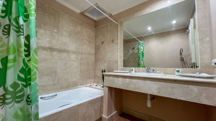 Image No.27-3 Bed Townhouse for sale