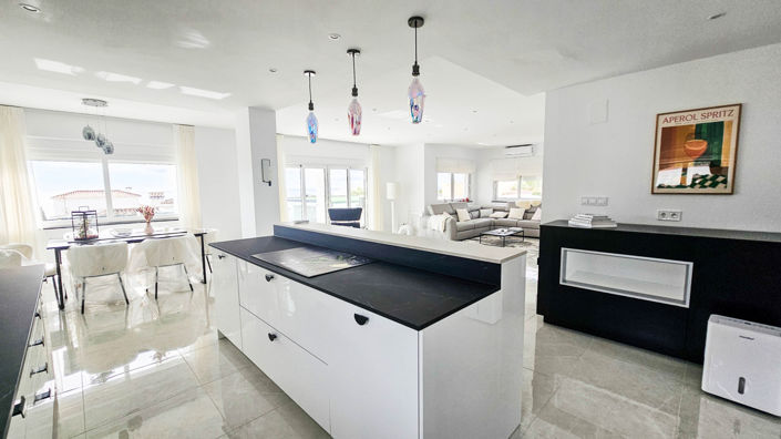 Image No.10-4 Bed Villa for sale